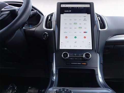 Used 2024 Ford Edge Titanium image 11