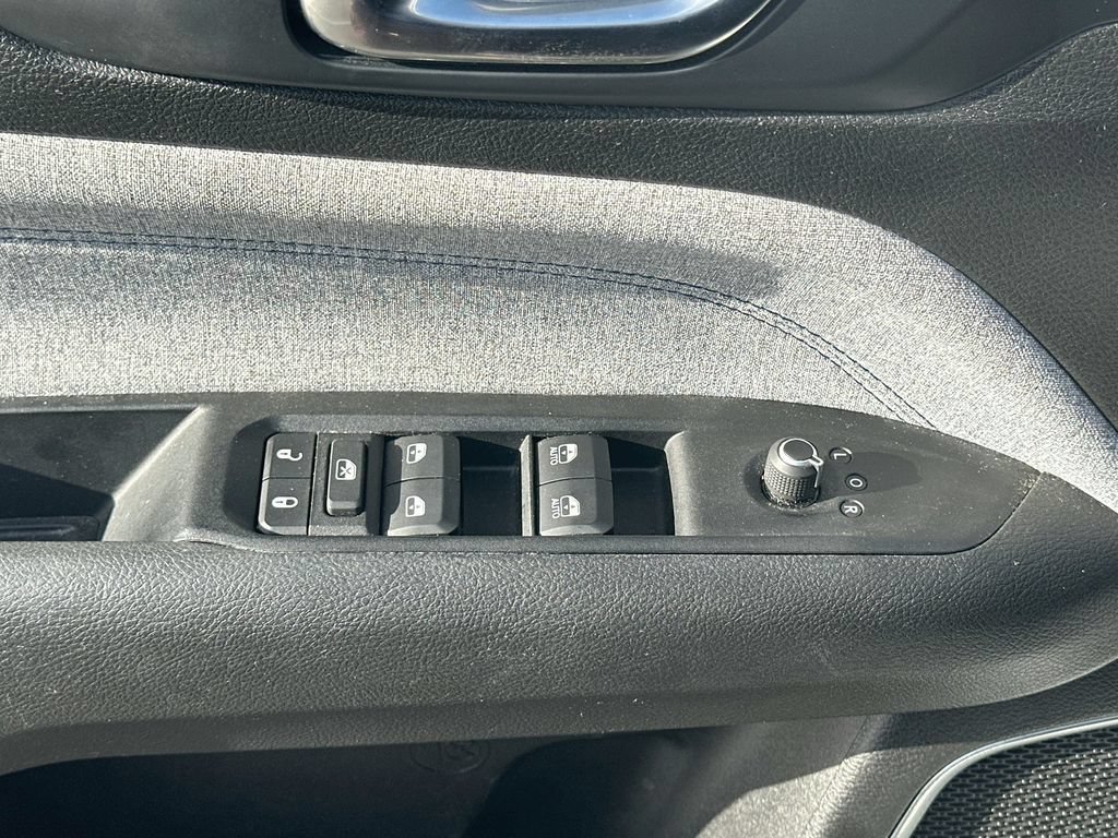 Used 2022 Jeep Compass Latitude FWD image 17