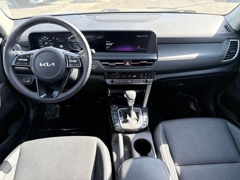Used 2024 Kia Seltos EX FWD image 8
