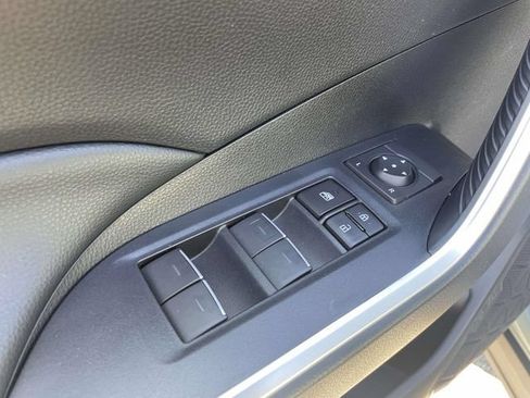 Used 2023 Toyota RAV4 XLE AWD/4WD image 19