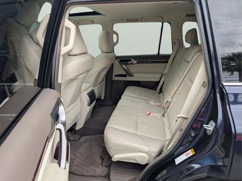 Used 2018 Lexus GX 460 image 30