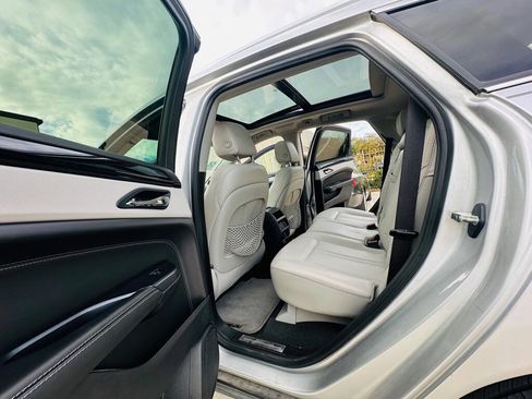 Used 2014 Cadillac SRX Luxury w/ Driver Awareness Package image 15