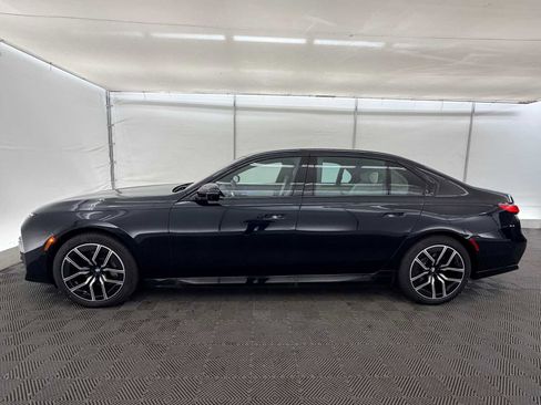 Used 2024 BMW i7 xDrive60 image 3
