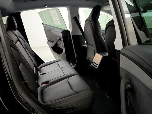 Used 2026 Tesla Model Y Long Range image 18