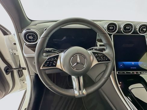 Used 2025 Mercedes-Benz GLC 300 image 12