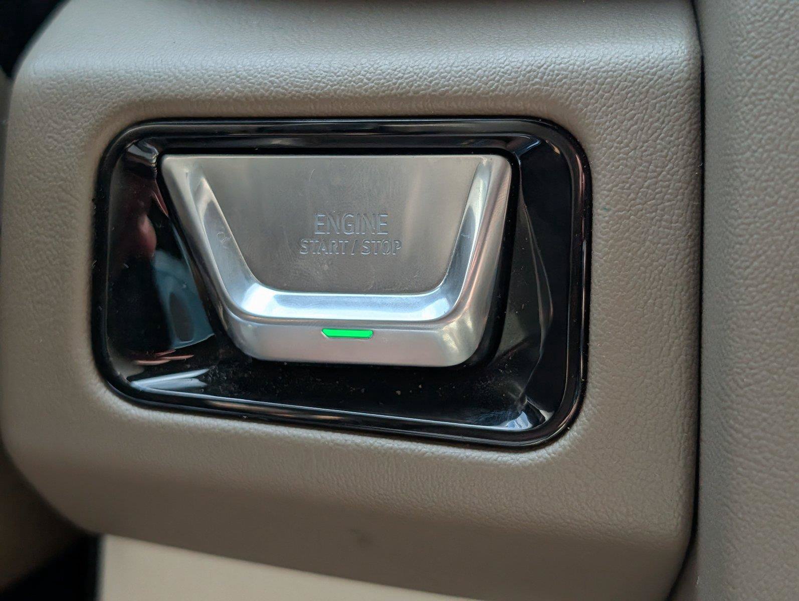 Used 2025 GMC Yukon Denali RWD image 24