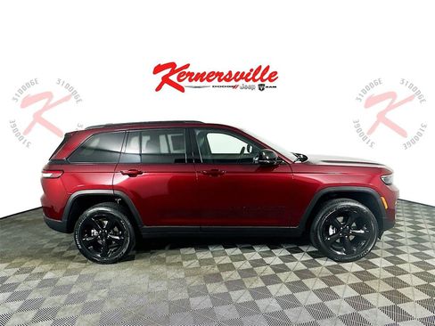 New 2025 Jeep Grand Cherokee Altitude image 8