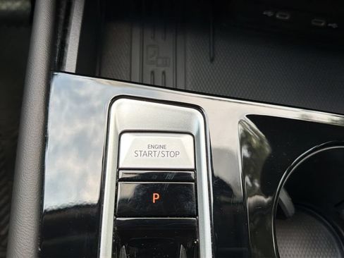 Used 2025 Volkswagen Atlas SE FWD image 25