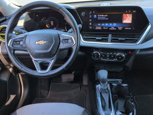 Used 2024 Chevrolet Trax LT w/ Driver Confidence Package FWD image 30
