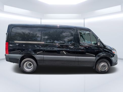 Used 2024 Mercedes-Benz Sprinter 3500 image 2