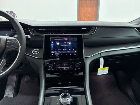 New 2025 Jeep Grand Cherokee Laredo image 30