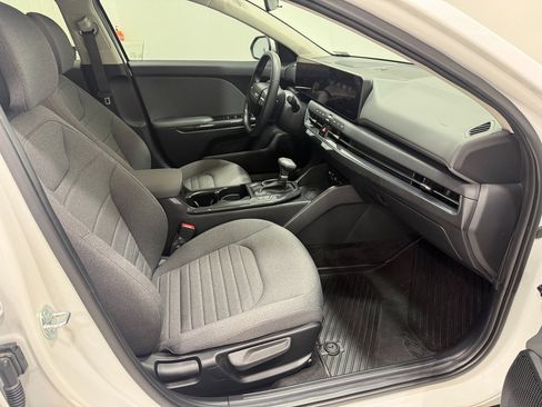 Used 2025 Kia K4 EX image 27