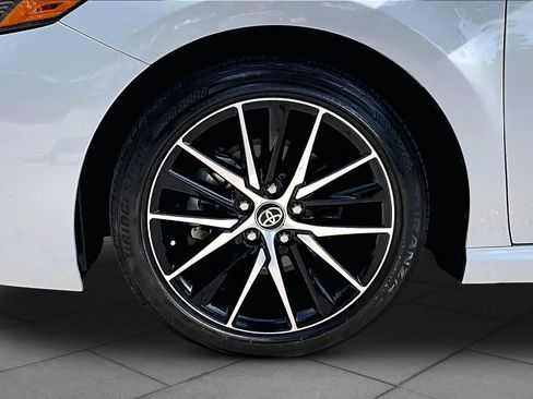 Used 2024 Toyota Camry SE image 11