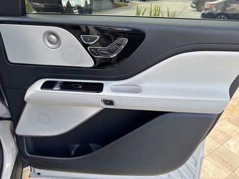 Certified 2025 Lincoln Aviator Reserve w/ Equipment Group 201A image 18