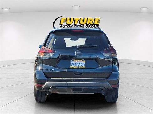 Used 2018 Nissan Rogue SV image 8