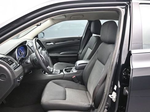 Used 2023 Chrysler 300 Touring RWD image 11