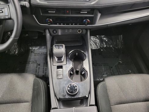 Used 2025 Nissan Rogue SV image 13