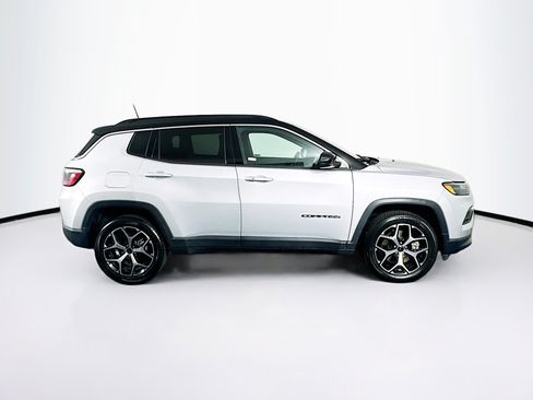Used 2025 Jeep Compass Limited AWD/4WD image 10