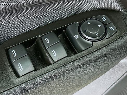 Used 2022 Chevrolet Equinox RS FWD image 19