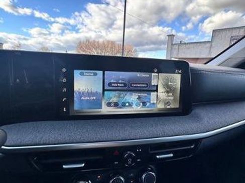 Certified 2025 Nissan Kicks SV image 15