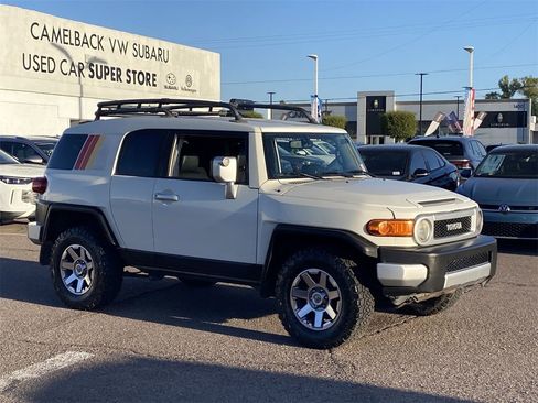 Used 2014 Toyota FJ Cruiser 4WD image 2