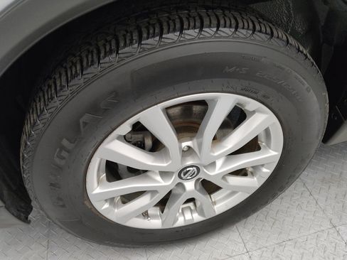 Used 2018 Nissan Rogue SV image 31