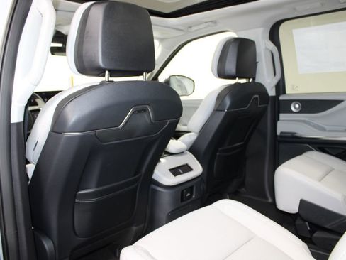 New 2026 Lincoln Navigator Reserve AWD/4WD image 27