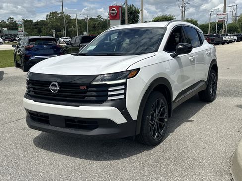 New 2026 Nissan Kicks SR FWD image 3