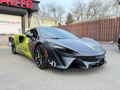 Used 2023 McLaren Artura RWD image 5