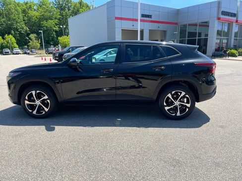 Used 2024 Chevrolet Trax RS w/ Driver Confidence Package FWD image 3
