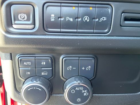 Used 2021 Chevrolet Tahoe LT AWD/4WD image 10