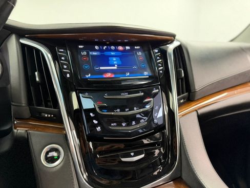 Used 2017 Cadillac Escalade Luxury AWD/4WD image 66