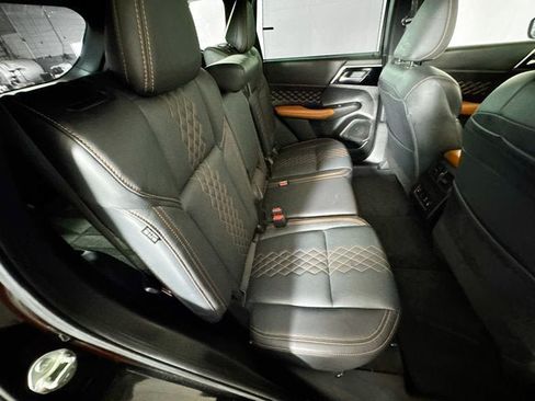 Used 2023 Mitsubishi Outlander SEL AWD/4WD image 24