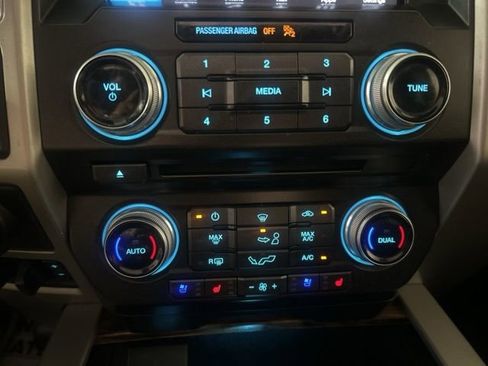 Used 2018 Ford F150 Lariat w/ Equipment Group 502A Luxury AWD/4WD image 31
