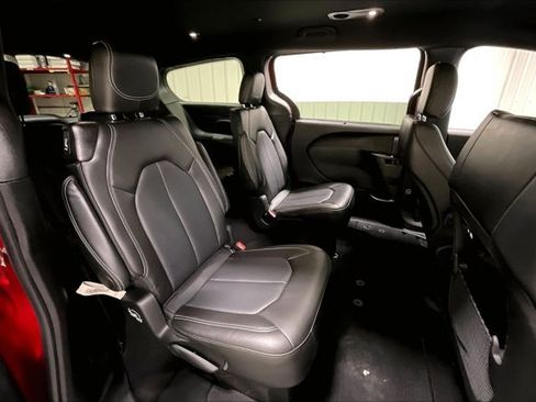 Used 2025 Chrysler Pacifica Select FWD image 27