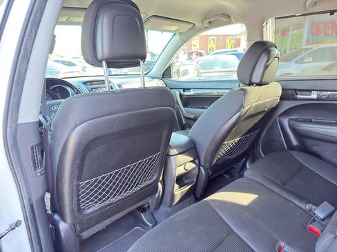 Used 2014 Kia Sorento LX AWD/4WD image 15