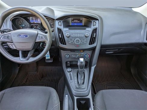 Used 2016 Ford Focus SE w/ Reverse Sensing Package image 15