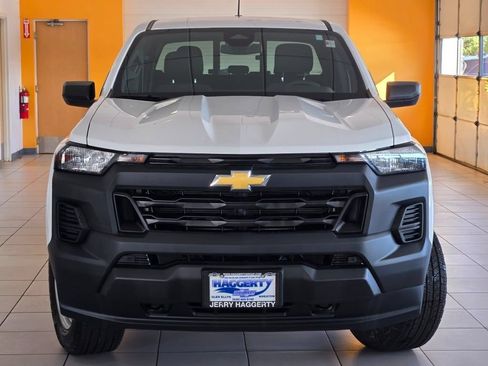 Used 2025 Chevrolet Colorado W/T AWD/4WD image 3