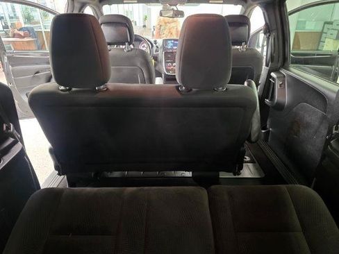 Used 2018 Dodge Grand Caravan SE FWD image 30