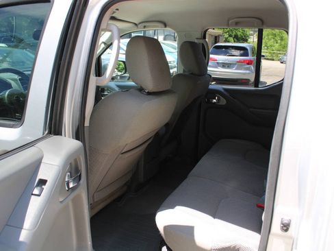Used 2014 Nissan Frontier SV w/ SV Value Truck Package AWD/4WD image 26