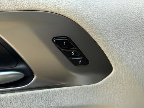 Used 2024 Chrysler Pacifica Touring-L FWD image 20