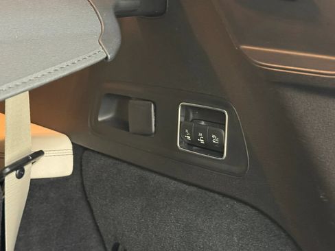 Used 2021 Mercedes-Benz GLS 450 4MATIC image 42