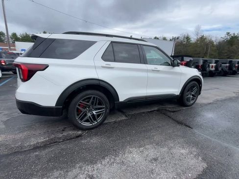 Used 2025 Ford Explorer ST AWD/4WD image 19