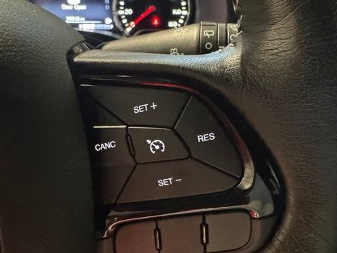 Used 2021 Jeep Renegade Latitude AWD/4WD image 17