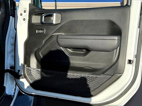 Used 2022 Jeep Gladiator Sport image 29