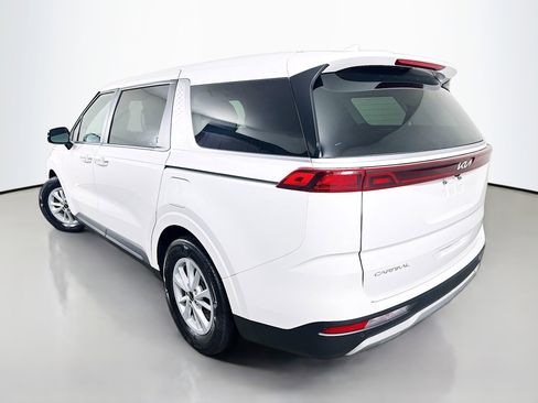 Certified 2024 Kia Carnival LX image 5