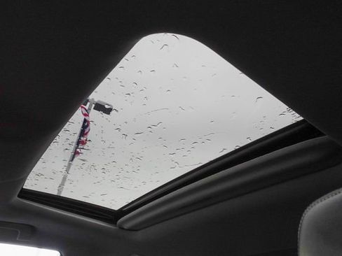 Certified 2018 Toyota Highlander SE image 28