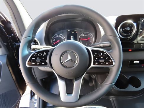 Used 2024 Mercedes-Benz Sprinter 2500 image 45