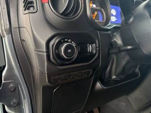 Used 2025 Jeep Wrangler Rubicon image 19