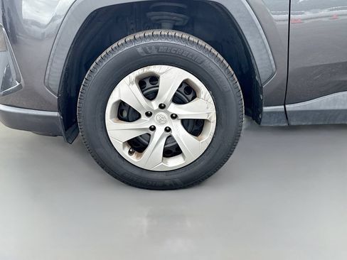 Used 2020 Toyota RAV4 LE FWD image 40